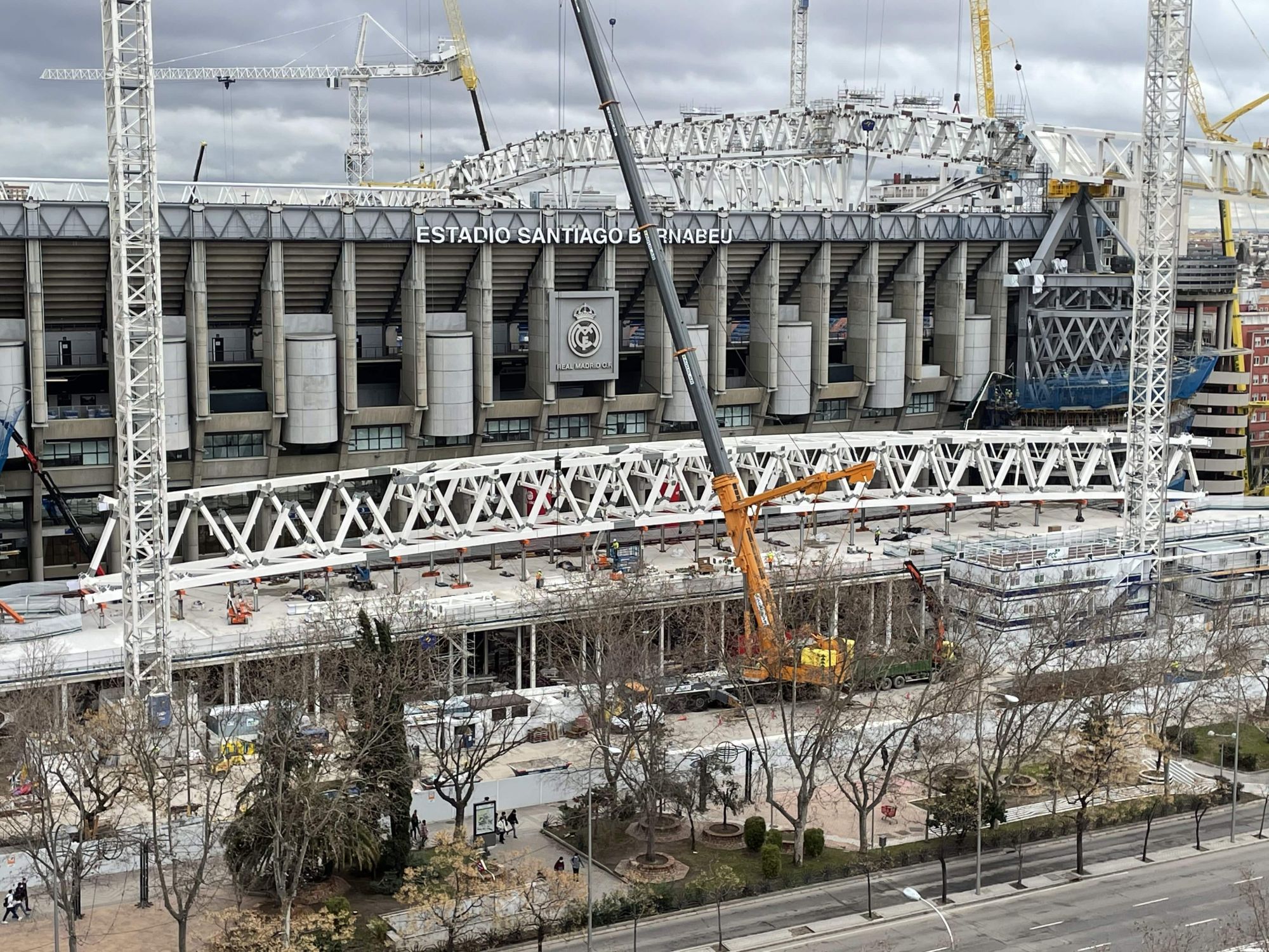 چمن جمع شونده - سانتیاگو برنابئو - پرز - رئال مادرید - ورزشگاه جدید