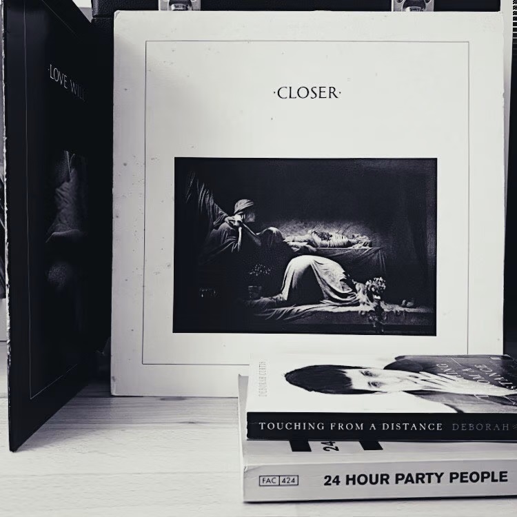 موسیقی - جوی دیویژن -  Joy Division - Album - آلبوم - موسیقی چی گوش بدیم؟